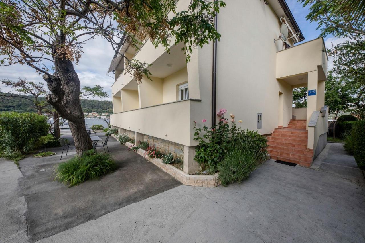 Apartments By The Sea Supetarska Draga - Donja, Rab - 11769 Exterior photo