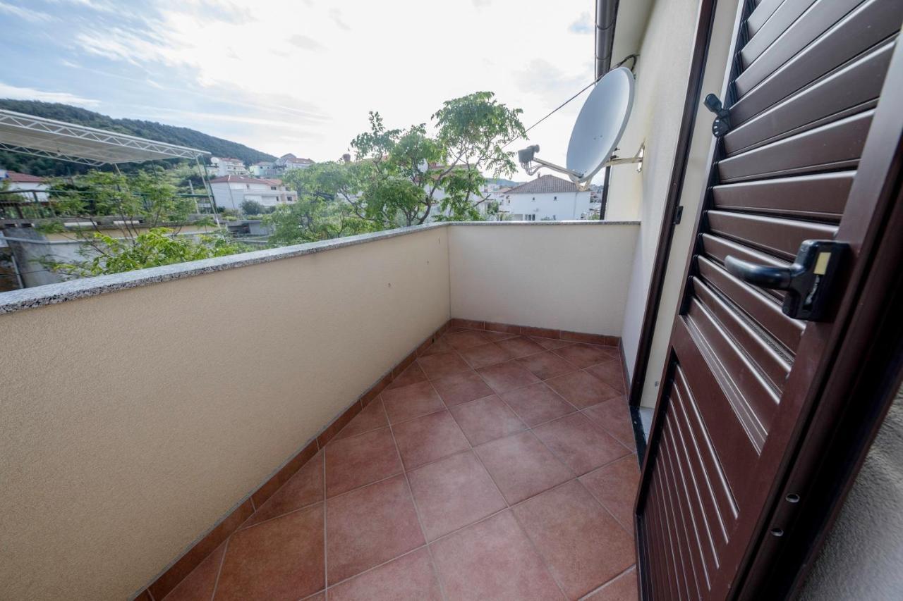 Apartments By The Sea Supetarska Draga - Donja, Rab - 11769 Exterior photo