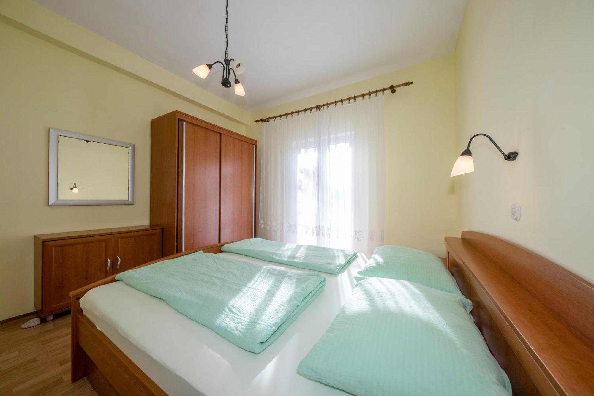Apartments By The Sea Supetarska Draga - Donja, Rab - 11769 Room photo